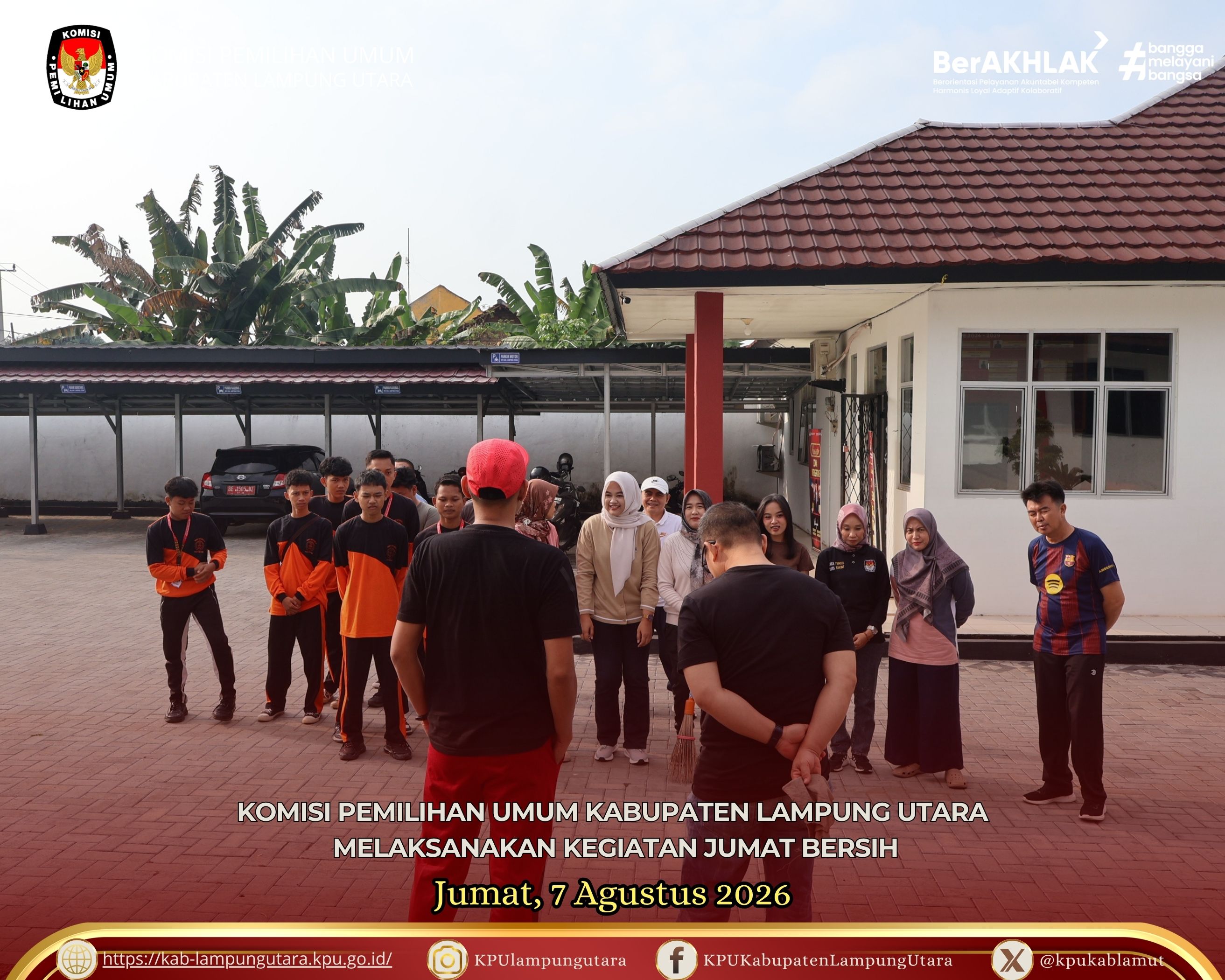Kegiatan Jumat Bersih di Lingkungan Kantor KPU Lampung Utara, Jumat, 7 Agustus 2026